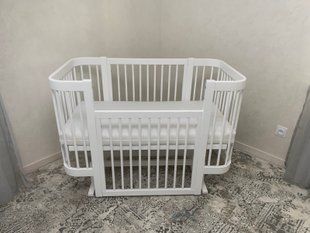 Ліжко дитяче ЕЛЬЗА ТМ Кузя з бука, матрацом, маятником і колесами  (арт. KZ-7676766) &mdash; купити в Україні |  Колисочка